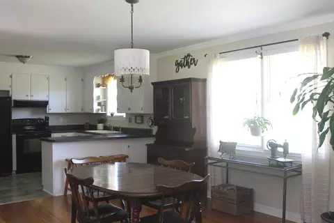 Dining - 656 Mega Dr, Duncan, SC 29334 photo 3 of 4