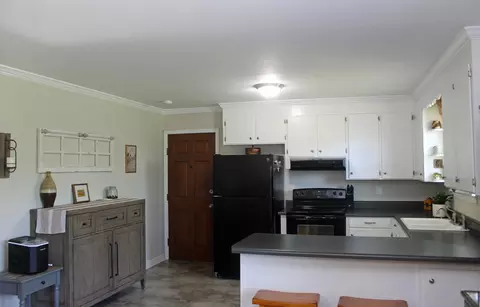 Kitchen - 656 Mega Dr, Duncan, SC 29334 photo 3 of 4