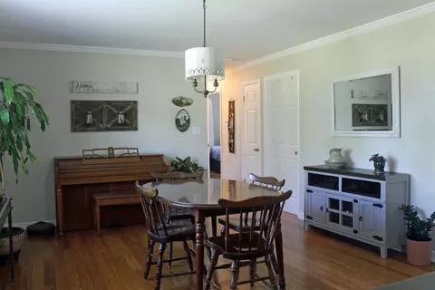 Dining - 656 Mega Dr, Duncan, SC 29334 photo 2 of 4