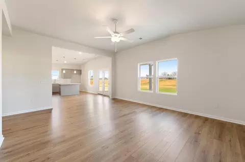 Living - 410 Dodger Ave, Chesnee, SC 29323 photo 3 of 4