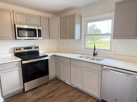 517 E Buford St, Gaffney, SC 29340 photo 3