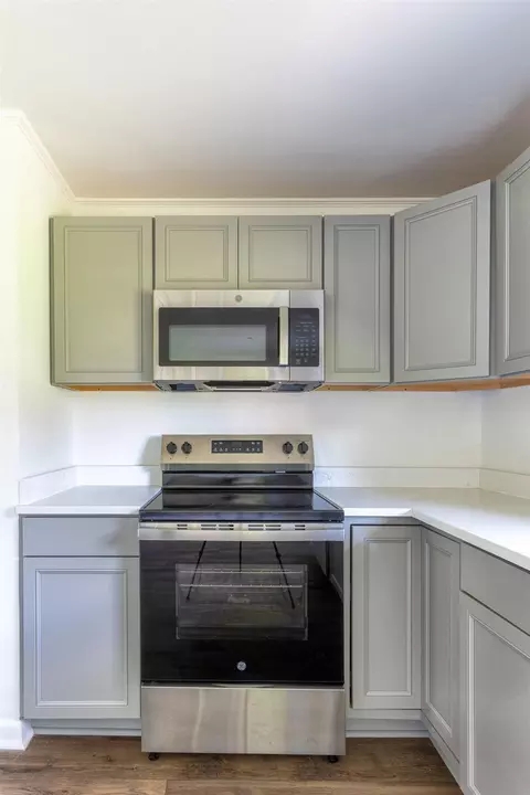 517 E Buford St, Gaffney, SC 29340 photo 4
