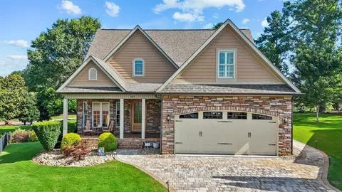 613 Belle Terre Ct, Inman, SC 29349
