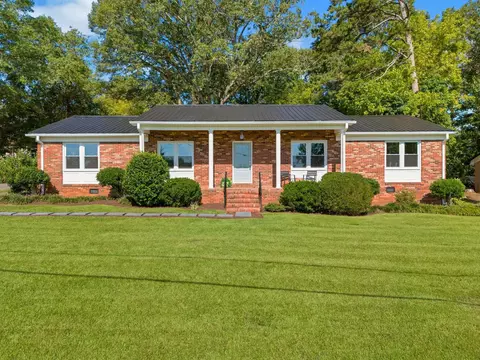 128 Saint James Dr, Spartanburg, SC 29301