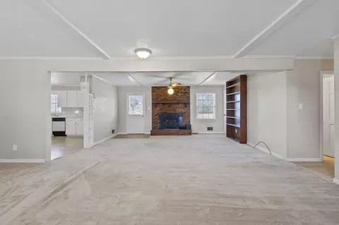 Living - 210 Saluda Rd, Moore, SC 29369 photo 3 of 5