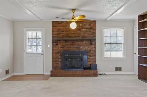 Living - 210 Saluda Rd, Moore, SC 29369 photo 1 of 5
