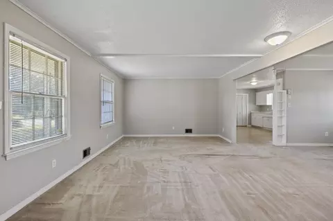 Living - 210 Saluda Rd, Moore, SC 29369 photo 4 of 5