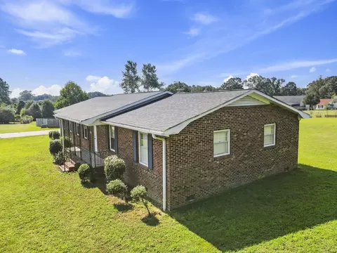 Exterior - 210 Saluda Rd, Moore, SC 29369 photo 11 of 13