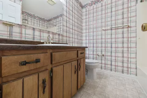 Bath - 210 Saluda Rd, Moore, SC 29369 photo 2 of 2