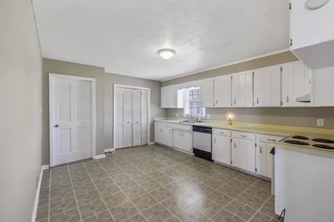 Kitchen - 210 Saluda Rd, Moore, SC 29369 photo 1 of 3