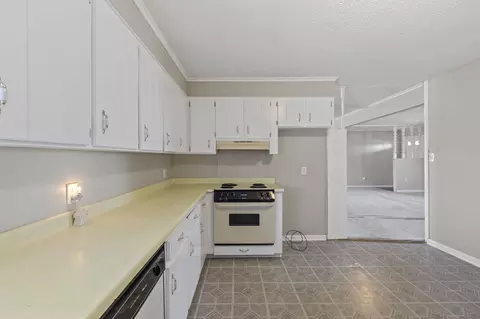 Kitchen - 210 Saluda Rd, Moore, SC 29369 photo 3 of 3