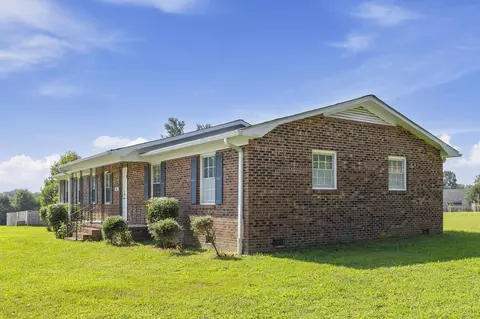 Exterior - 210 Saluda Rd, Moore, SC 29369 photo 4 of 13