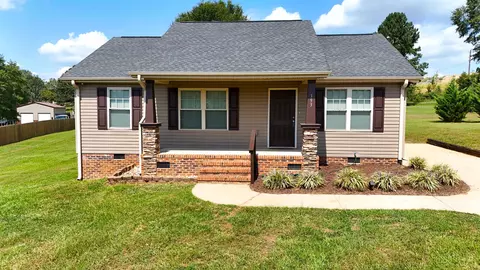 393 Morgan Rd, Wellford, SC 29385