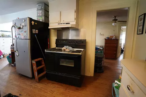 Kitchen - 4561 Babb Rd, Greer, SC 29651 photo 2 of 3