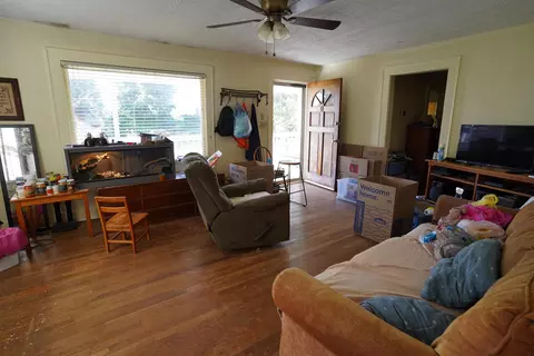 Living - 4561 Babb Rd, Greer, SC 29651 photo 2 of 2