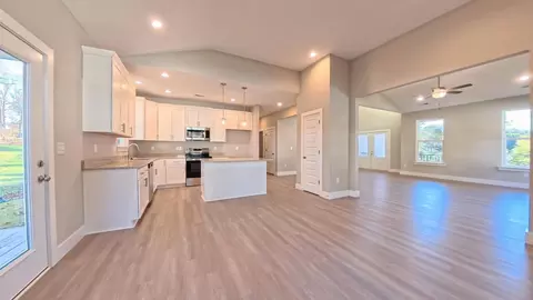 242 Red Hawk Dr, Campobello, SC 29322 photo 9