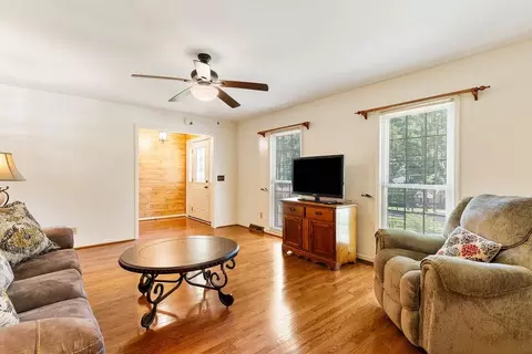 Living - 307 Glendale Rd, Union, SC 29379 photo 1 of 4