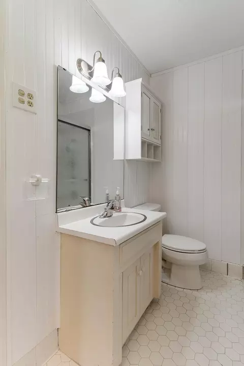 Bath - 307 Glendale Rd, Union, SC 29379 photo 2 of 3