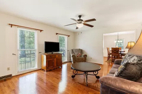 Living - 307 Glendale Rd, Union, SC 29379 photo 3 of 4