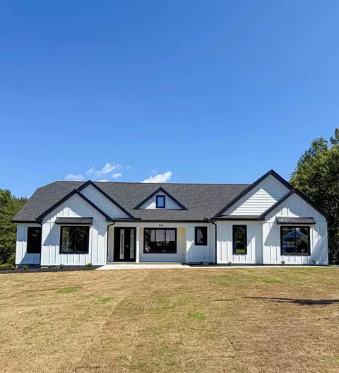 8720 New Cut Rd, Campobello, SC 29322