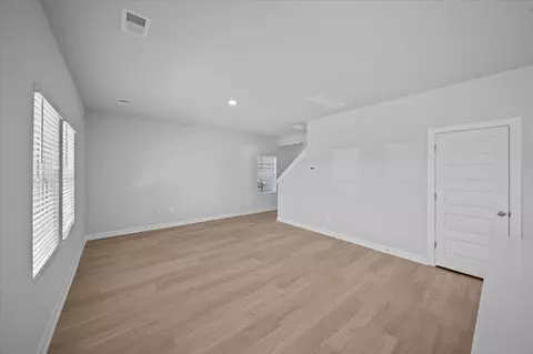 Living - 410 Shortleaf Ln, Pendleton, SC 29670 photo 2 of 2