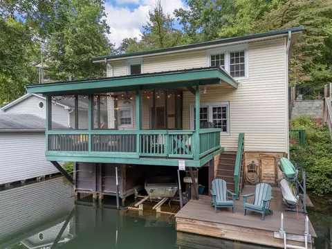 364 E Lakeshore Dr, Landrum, SC 29356