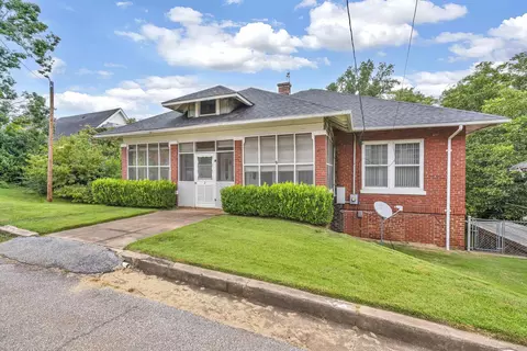 2 Robinsview Ln, Spartanburg, SC 29301