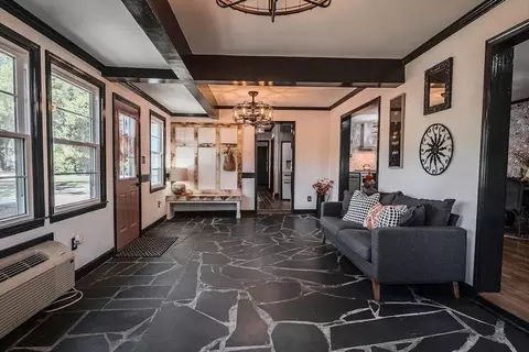 Entry Way - 202 Pine St, Gaffney, SC 29340 photo 3 of 4