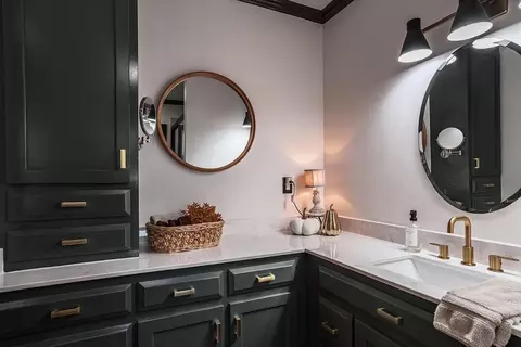 Bath - 202 Pine St, Gaffney, SC 29340 photo 3 of 7