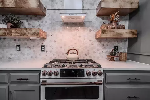 Kitchen - 202 Pine St, Gaffney, SC 29340 photo 4 of 7