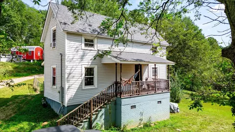 95 Clippard St, Enoree, SC 29335