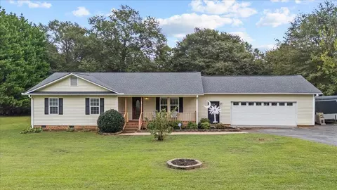 26 Bridges St, Inman, SC 29349