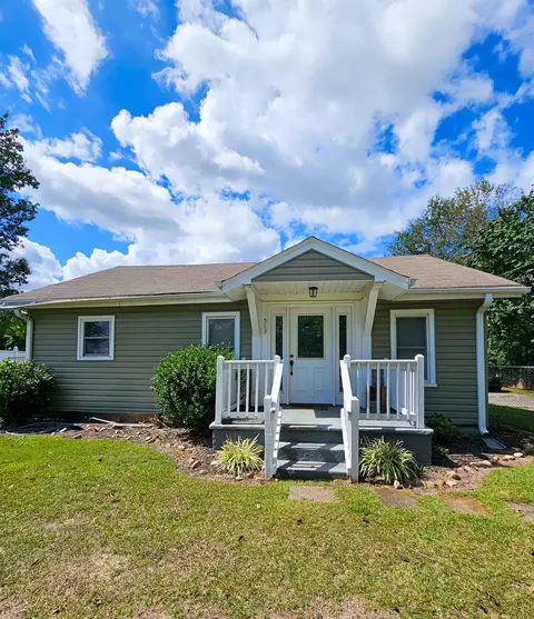 513 Rainbow Lake Rd, Boiling Springs, SC 29316