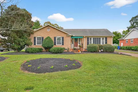 208 Saint Matthew Ln, Spartanburg, SC 29301