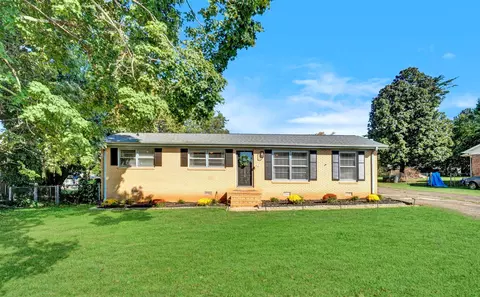 3038 Elmhurst Dr, Boiling Springs, SC 29316