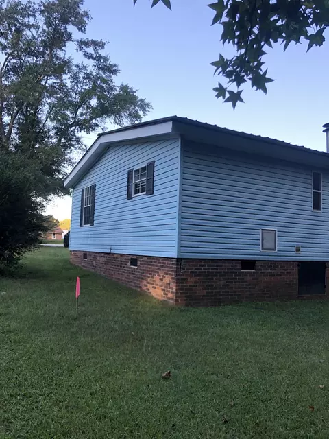 209 Sanders St, Honea Path, SC 29654 photo 2