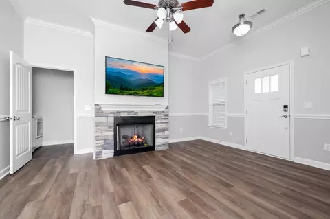 Living - 801 John Thomas Way, Greer, SC 29651 photo 2 of 4