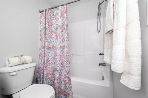Bath - 801 John Thomas Way, Greer, SC 29651 photo 2 of 3