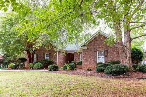 516 S Pond View Dr, Duncan, SC 29334