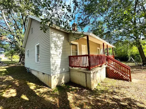 2 Geer St, Greer, SC 29650