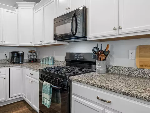 Kitchen - 845 Judah Dr, Moore, SC 29369 photo 2 of 5