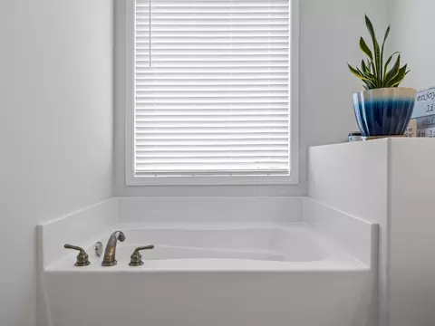 Bath - 845 Judah Dr, Moore, SC 29369 photo 3 of 6