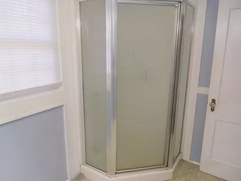 Bath - 113 Escambia Ave, Gaffney, SC 29340 photo 3 of 3