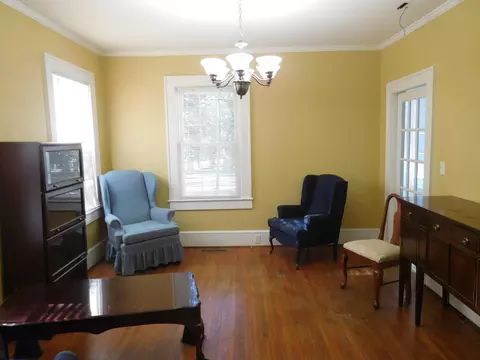 Living - 113 Escambia Ave, Gaffney, SC 29340 photo 1 of 2