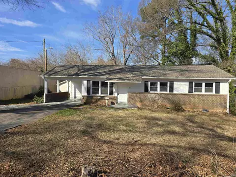 105 Shoally St, Boiling Springs, SC 29316