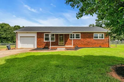 220 Oak St, Chesnee, SC 29323