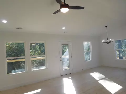 Living - 107 Maple Drive Dr, Gaffney, SC 29341 photo 2 of 4
