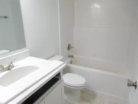 Bath - 107 Maple Drive Dr, Gaffney, SC 29341 photo 3 of 3