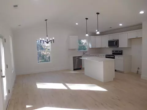 Living - 107 Maple Drive Dr, Gaffney, SC 29341 photo 3 of 4