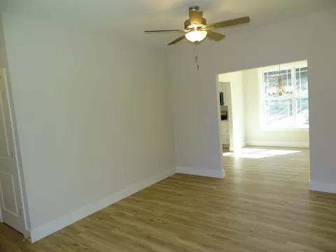 Living - 751 Pearson Town Rd, Moore, SC 29369 photo 3 of 3